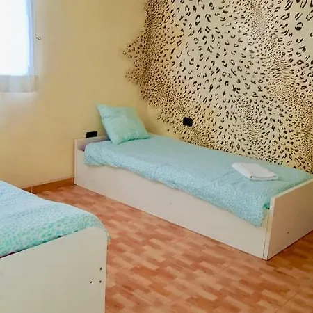 2nd + Living With Separate Bathroom And Kitchen Equipment. *