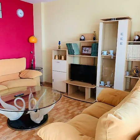 Hébergement de vacances 2nd + Living With Separate Bathroom And Kitchen Equipment.